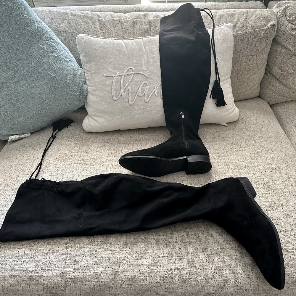 Selling a 9.5 black multi fabric Olympia by Marc Fisher